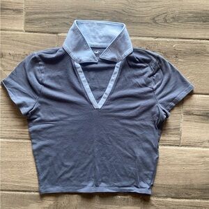 brand is hollister size M worn once no tears